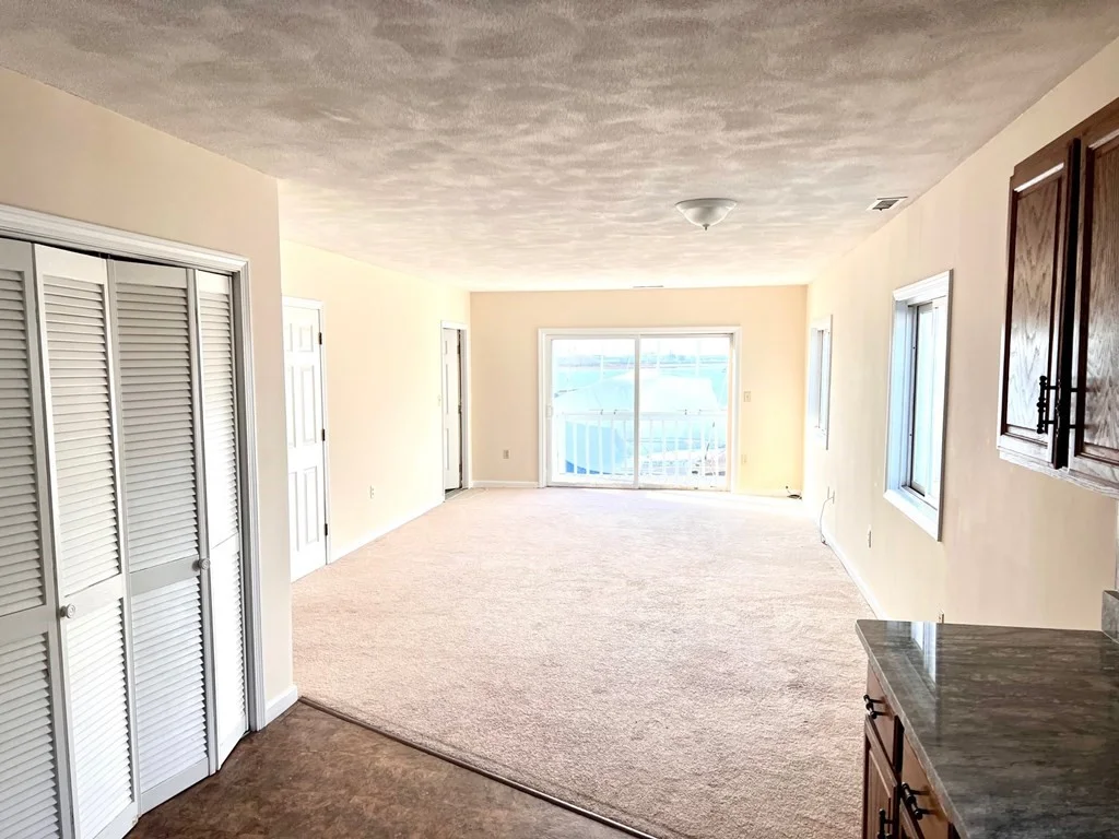 3 bed, 2 bath apartment for rent at 501 Shirley St Unit right, Winthrop — photo 2 of 12