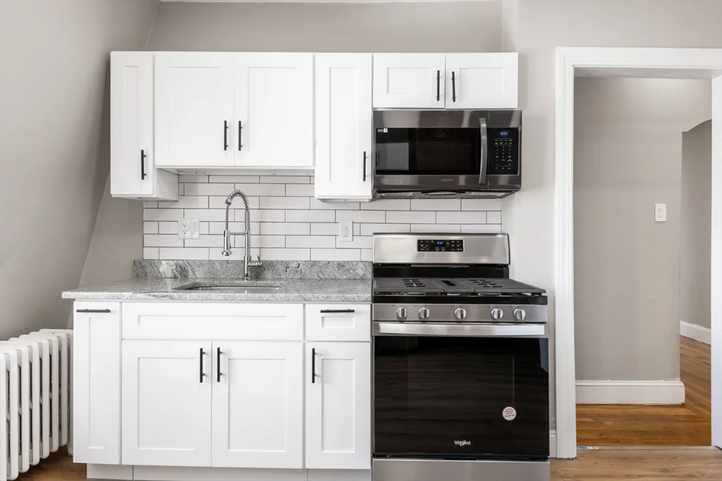 2 bed, 1 bath apartment for rent at 501 Warren Ave Unit 6, Roxbury — photo 3 of 14