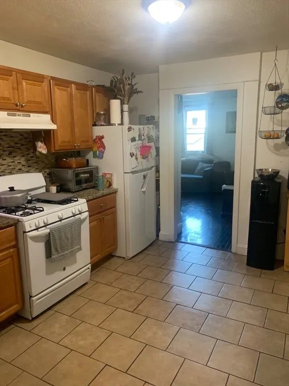 2 bed, 1 bath apartment for rent at 502 Beach St Unit 7, Revere — photo 2 of 11