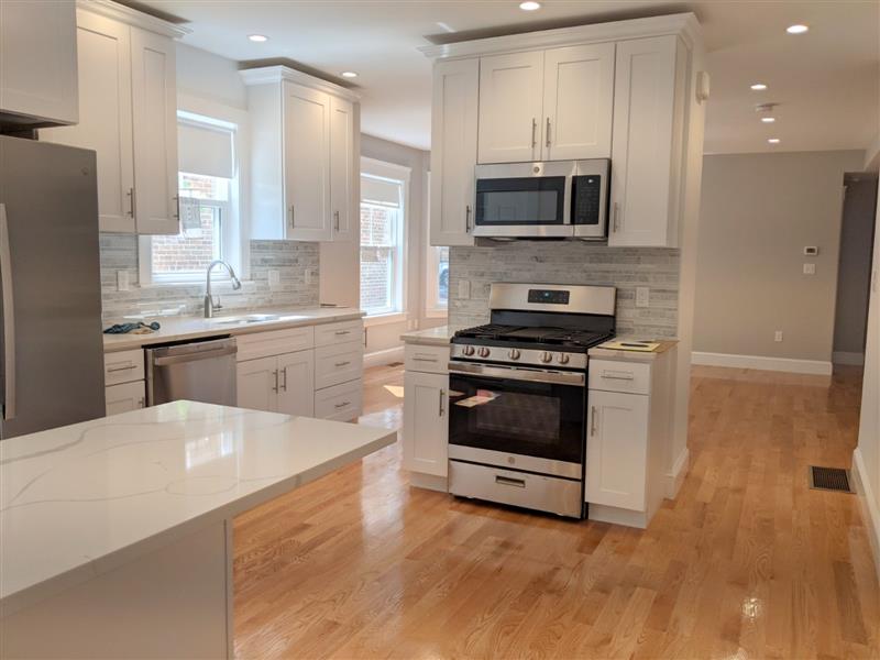 3 bed, 2 bath apartment for rent at 502 Main St Unit 1, South Medford — photo 2 of 25