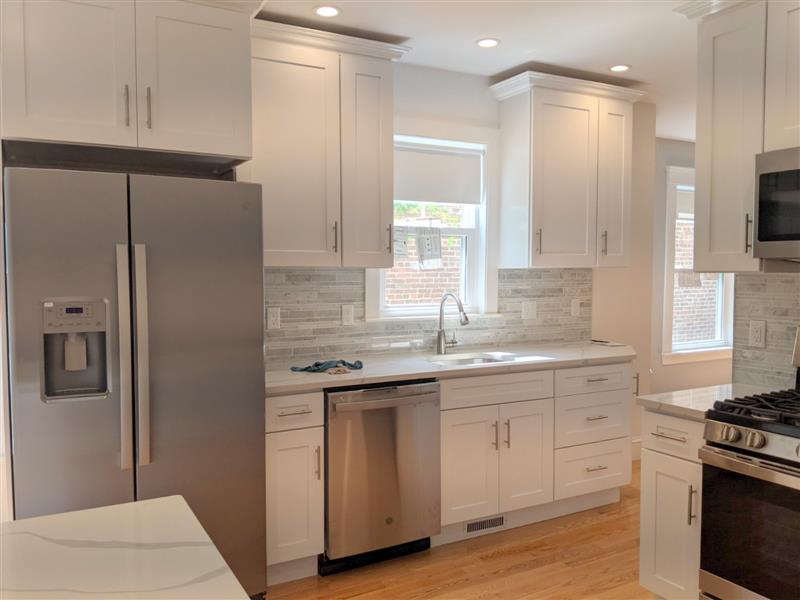3 bed, 2 bath apartment for rent at 502 Main St Unit 1, South Medford — photo 1 of 25