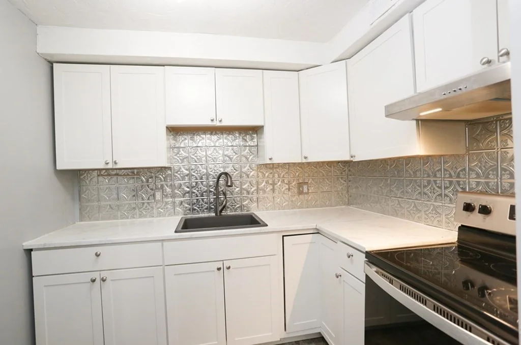 2 bed, 1 bath apartment for rent at 502 Oak Unit 5, Brockton — photo 3 of 19