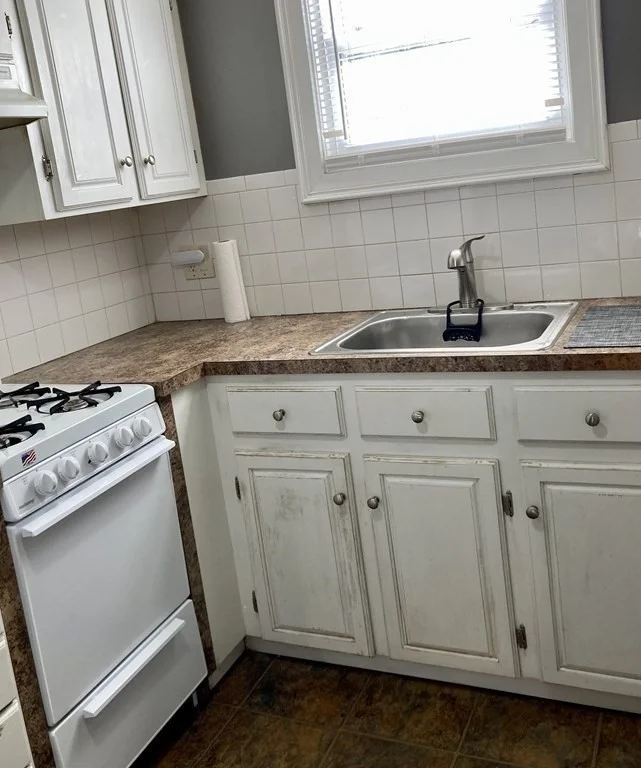 3 bed, 1 bath apartment for rent at 503 William St Unit 1, Fall River — photo 8 of 17
