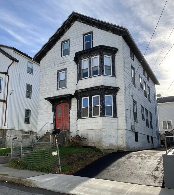 3 bed, 1 bath apartment for rent at 503 William St Unit 1, Fall River