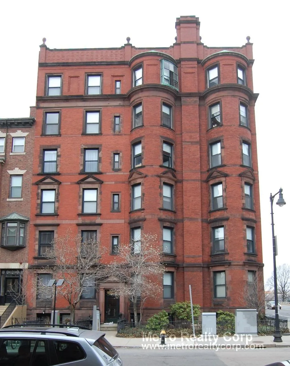Studio bed, 1 bath apartment for rent at 504 Beacon St Unit 2, Fenway
