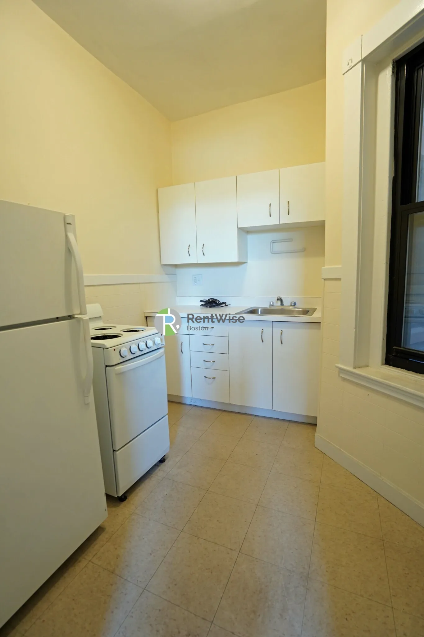 Studio bed, 1 bath apartment for rent at 504 Beacon St Unit 34, Back Bay — photo 4 of 13