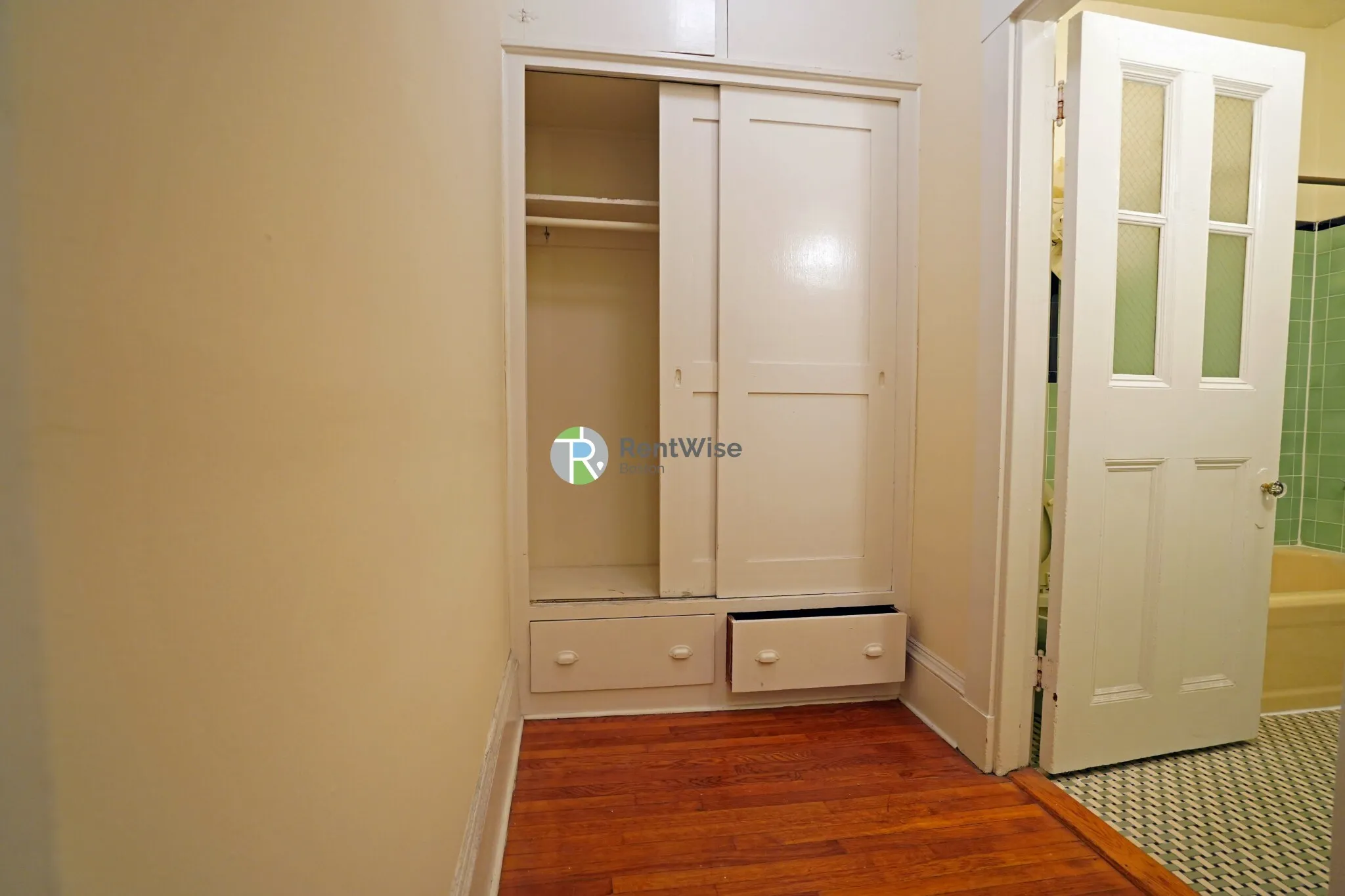 Studio bed, 1 bath apartment for rent at 504 Beacon St Unit 34, Back Bay — photo 3 of 13