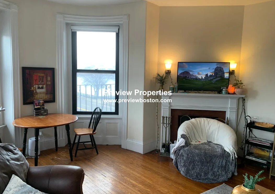 2 bed, 1 bath apartment for rent at 504 Beacon St Unit 35P, Back Bay — photo 2 of 6