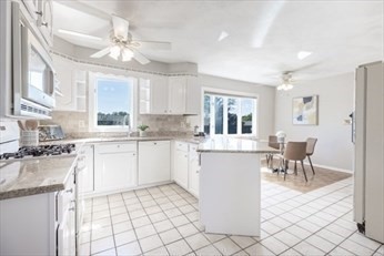 3 bed, 2 bath apartment for rent at 504 Cross St Unit 2, Malden — photo 2 of 14
