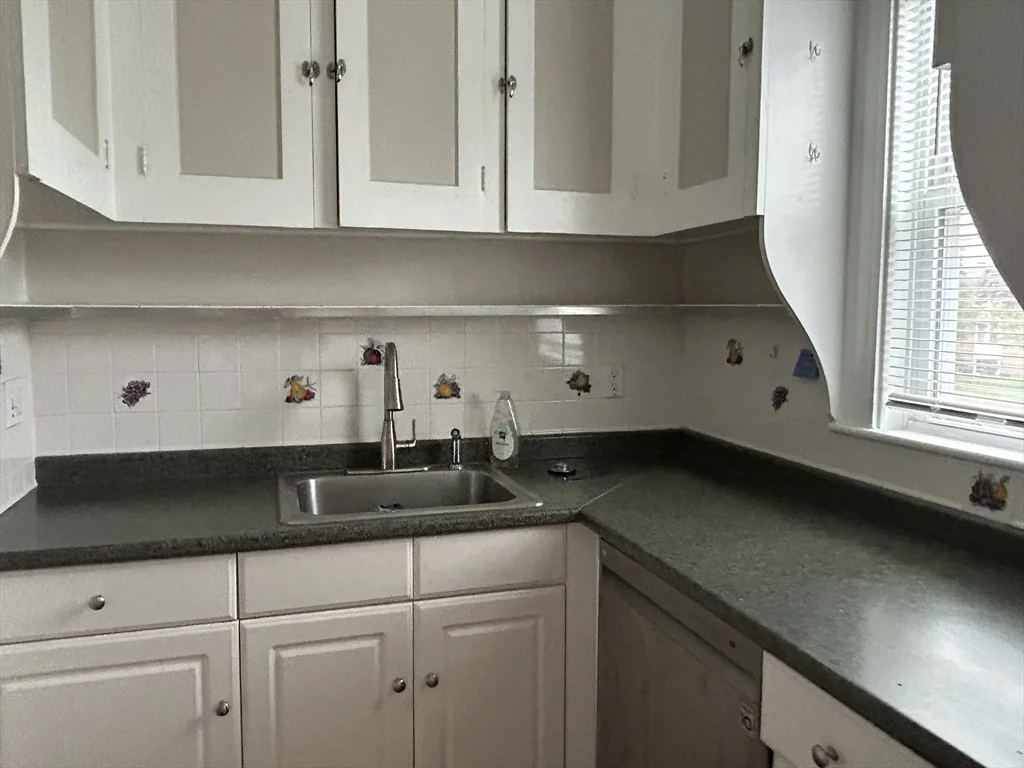3 bed, 1 bath apartment for rent at 504 Cross St Unit 506, Malden — photo 3 of 11