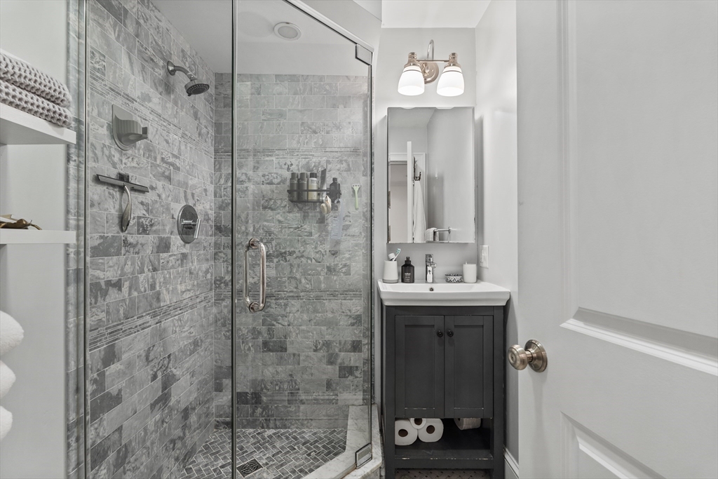 2 bed, 2.5 bath apartment for rent at 504 E 8th Unit 1, South Boston — photo 12 of 14