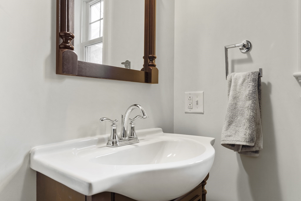 2 bed, 2.5 bath apartment for rent at 504 E 8th Unit 1, South Boston — photo 8 of 14