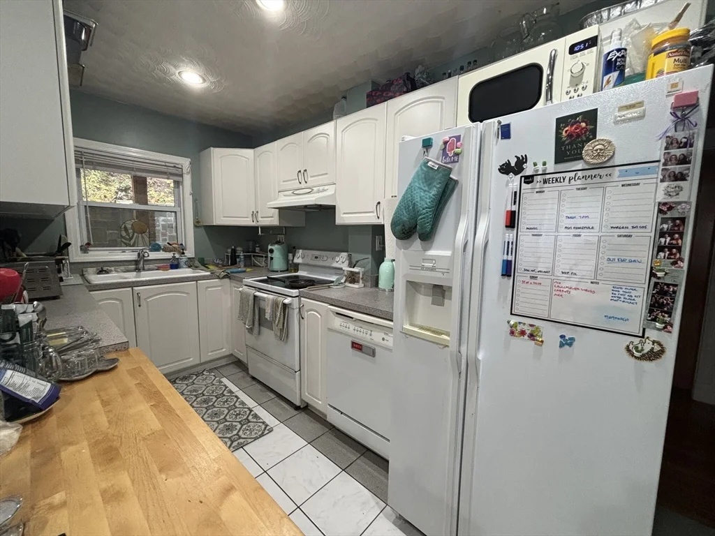 3 bed, 1 bath apartment for rent at 504 Washington St Unit 1, Aspinwall Hill — photo 3 of 13