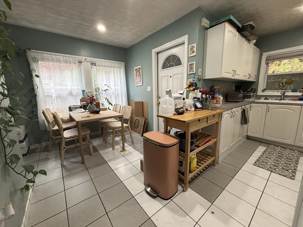 3 bed, 1 bath apartment for rent at 504 Washington St Unit 1, Aspinwall Hill
