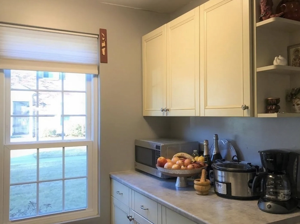 2 bed, 1 bath apartment for rent at 504 Windsor Dr Unit 504, Framingham — photo 3 of 9