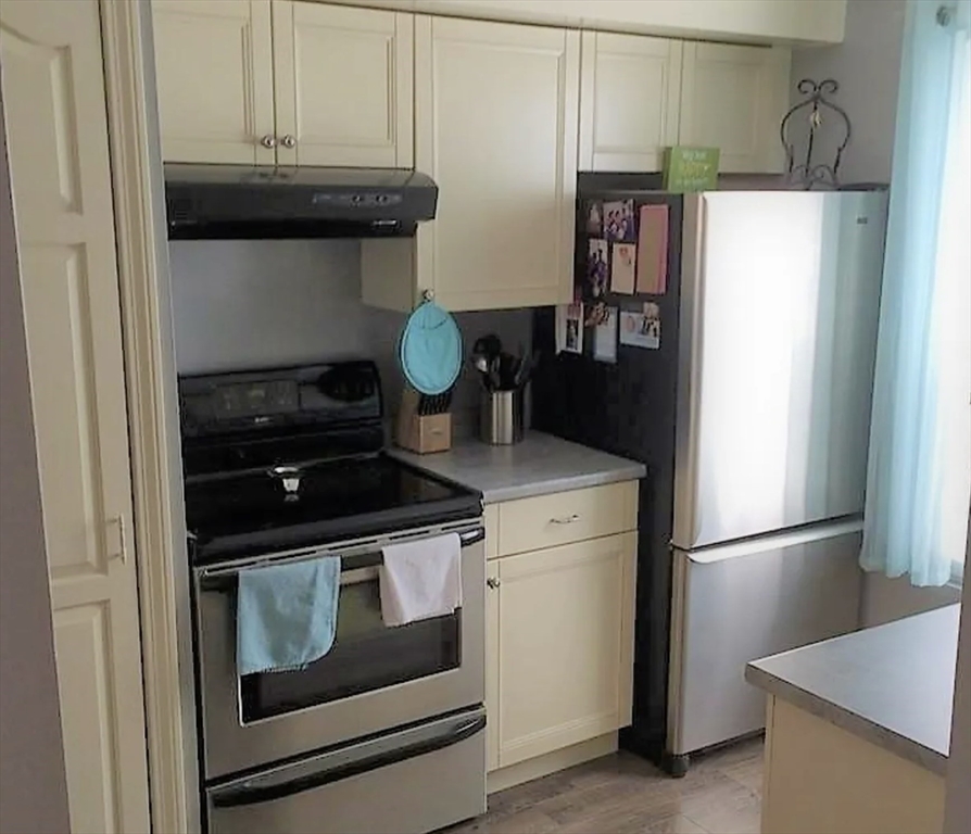 2 bed, 1 bath apartment for rent at 504 Windsor Dr Unit 504, Framingham — photo 2 of 9