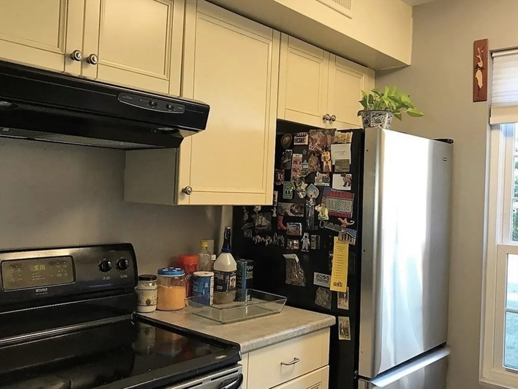 2 bed, 1 bath apartment for rent at 504 Windsor Dr Unit 504, Framingham — photo 4 of 9
