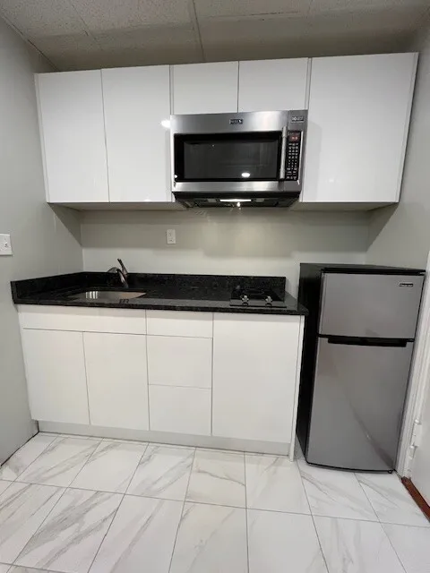 Studio bed, 1 bath apartment for rent at 505 Beacon St Unit 1, Back Bay — photo 3 of 8