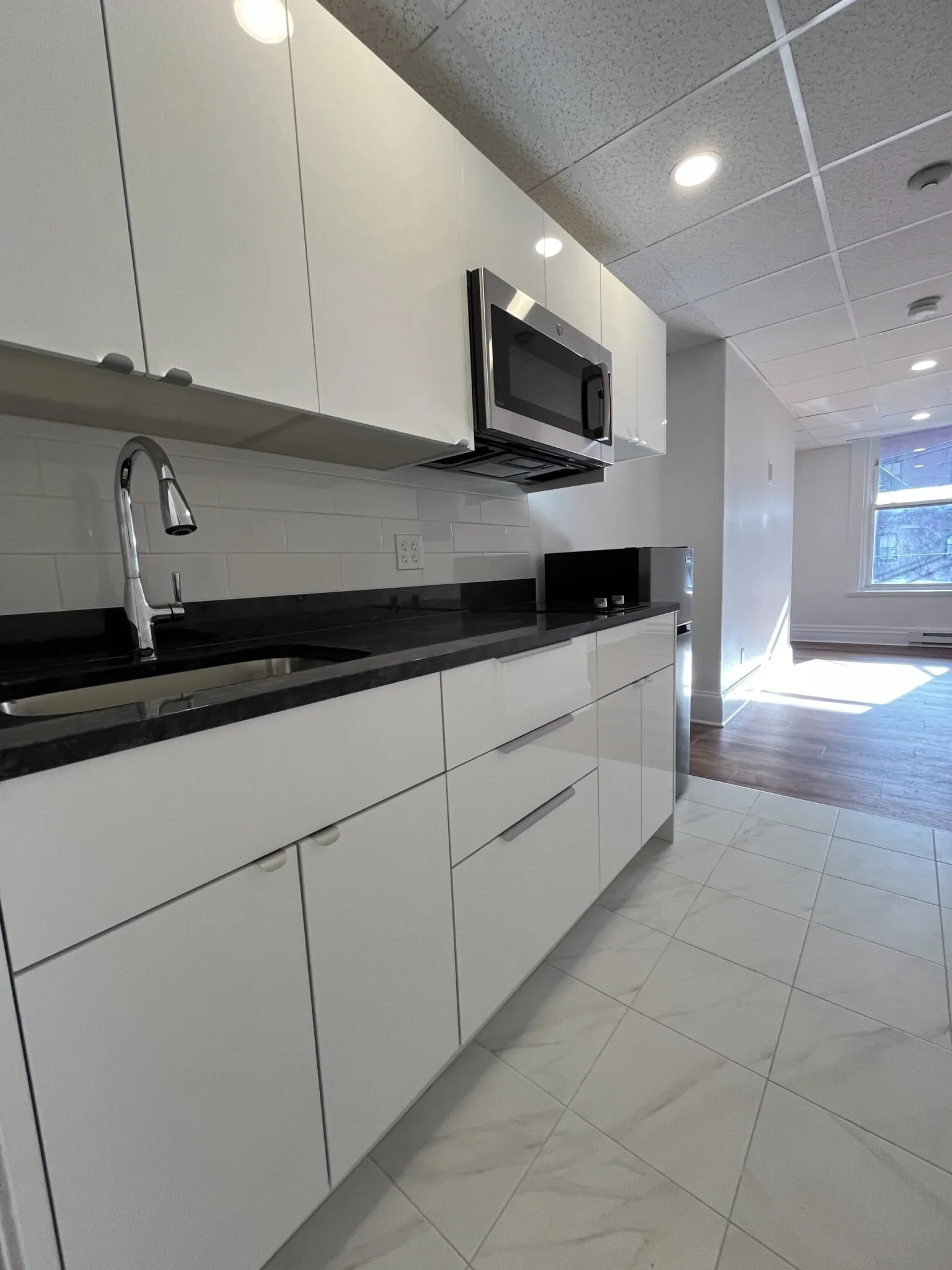 Studio bed, 1 bath apartment for rent at 505 Beacon St Unit 2H, Back Bay — photo 4 of 5