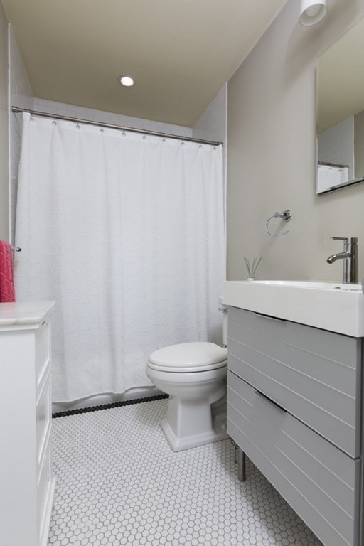 2 bed, 2 bath apartment for rent at 505 E 3rd St Unit 2, South Boston — photo 9 of 11