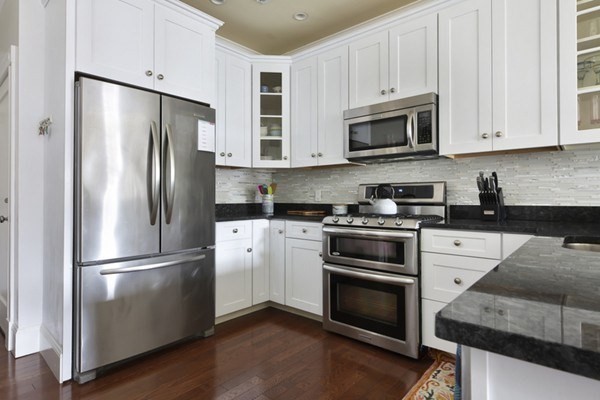 2 bed, 2 bath apartment for rent at 505 E 3rd St Unit 2, South Boston — photo 3 of 11