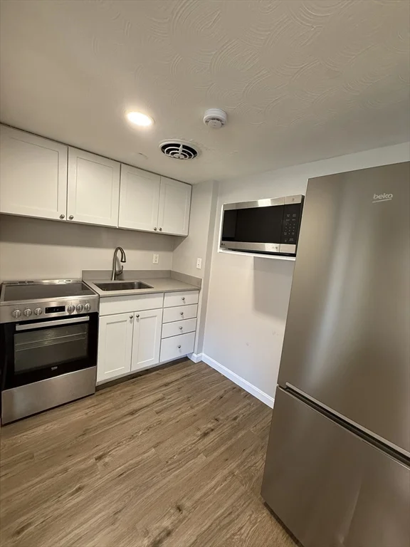 Studio bed, 1 bath apartment for rent at 505 Talbot Unit B1, Dorchester — photo 8 of 10