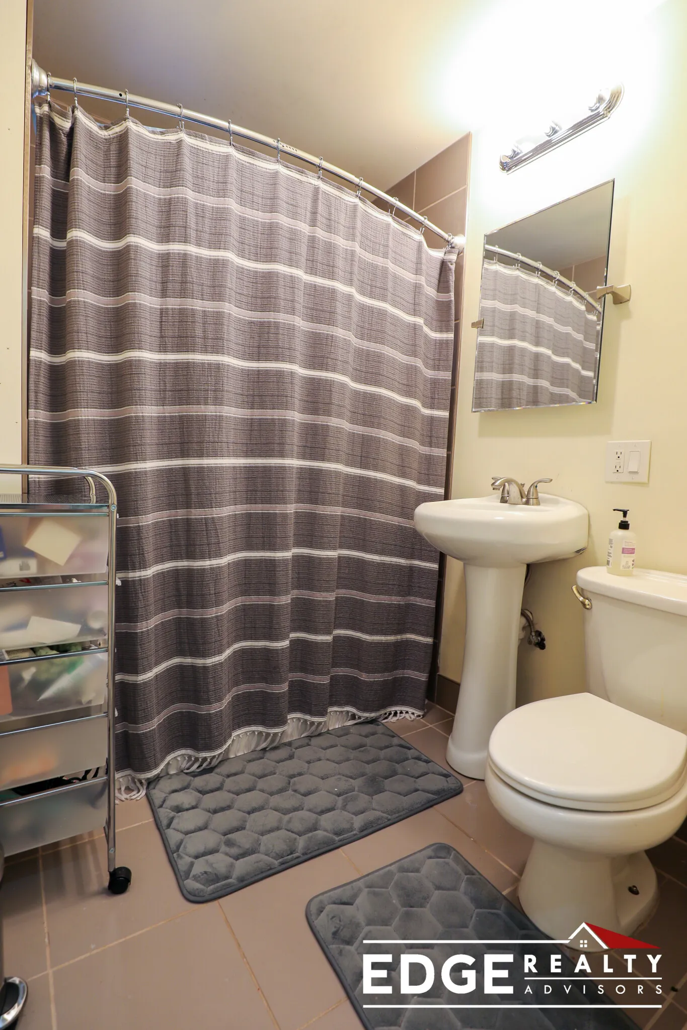 3 bed, 1 bath apartment for rent at 505 Washington St Unit 1, Brighton — photo 5 of 10