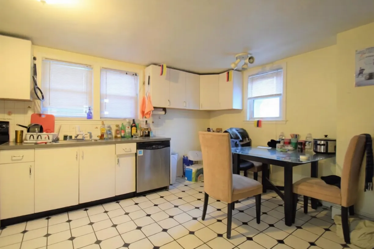 3 bed, 1 bath apartment for rent at 505 Washington St Unit 2, Brighton — photo 6 of 12