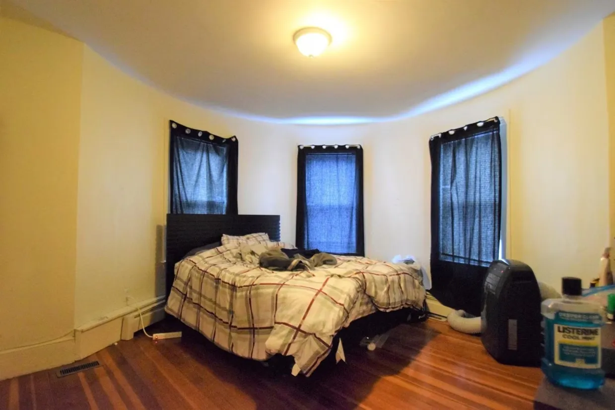 3 bed, 1 bath apartment for rent at 505 Washington St Unit 2, Brighton — photo 7 of 12