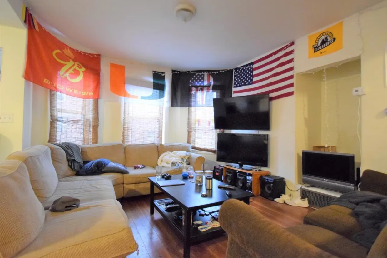 3 bed, 1 bath apartment for rent at 505 Washington St Unit 2, Brighton — photo 3 of 12