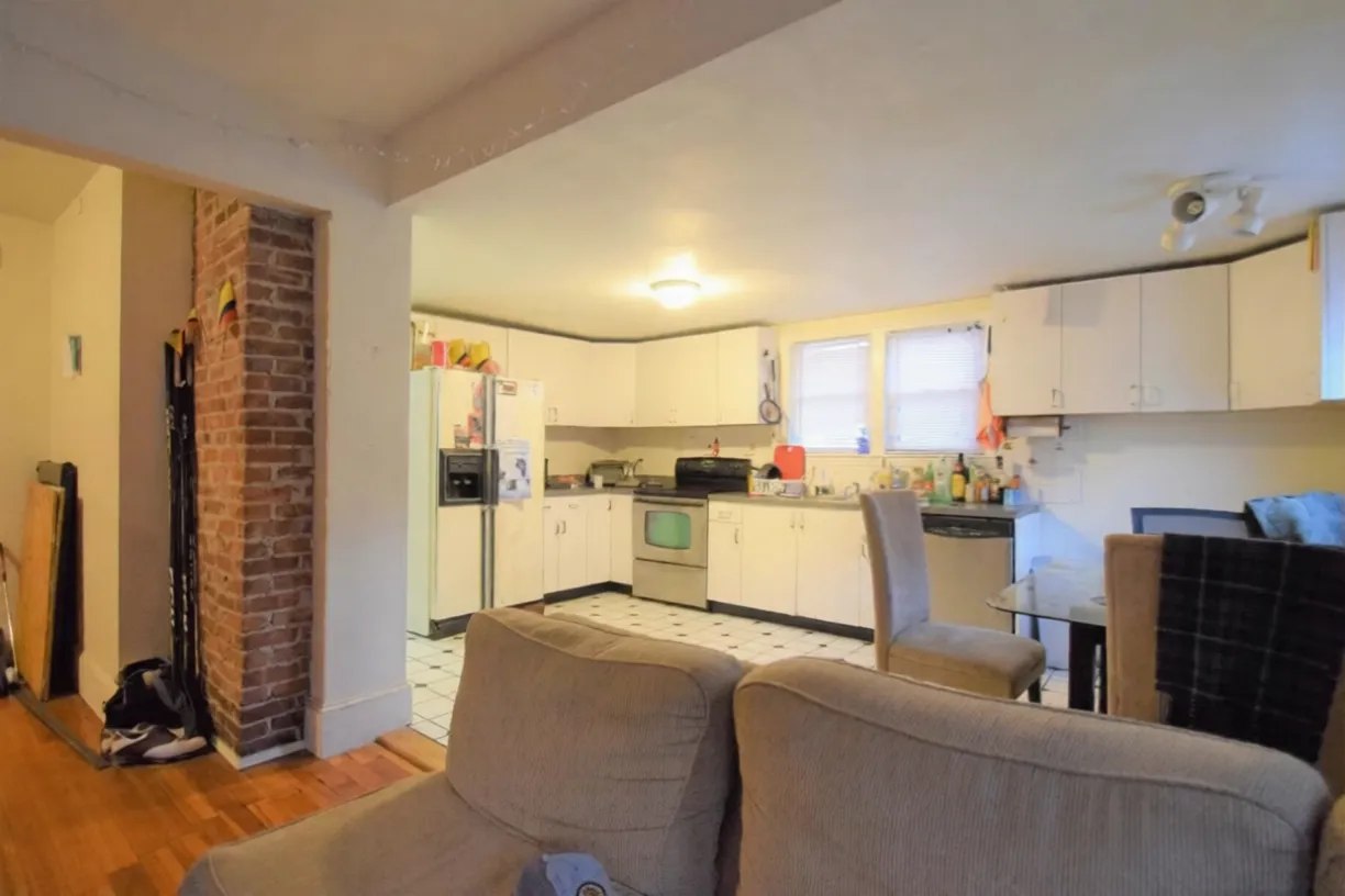 3 bed, 1 bath apartment for rent at 505 Washington St Unit 2, Brighton — photo 4 of 12