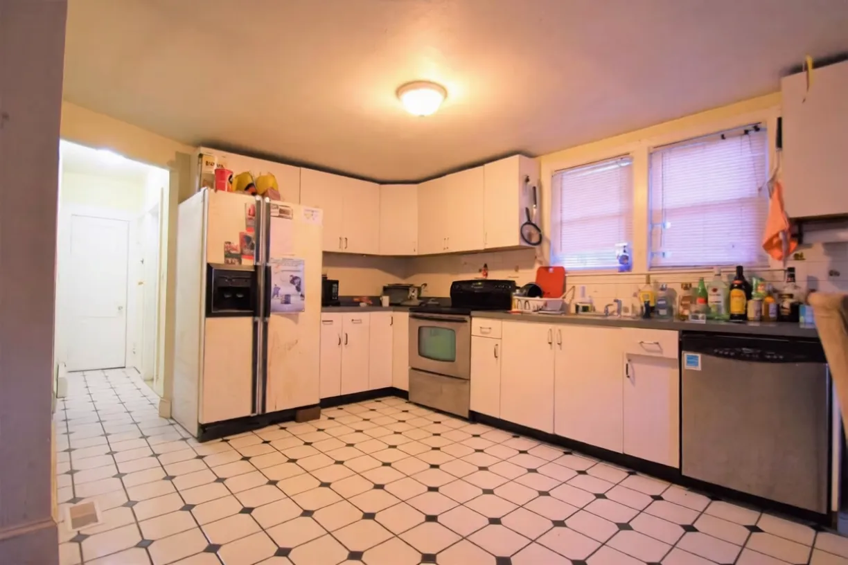 3 bed, 1 bath apartment for rent at 505 Washington St Unit 2, Brighton — photo 5 of 12