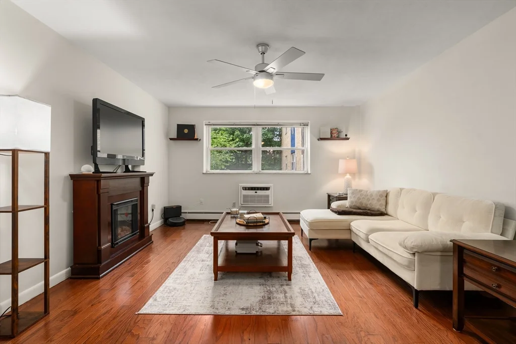 1 bed, 1 bath apartment for rent at 5050 Washington St Unit 216, West Roxbury — photo 4 of 14