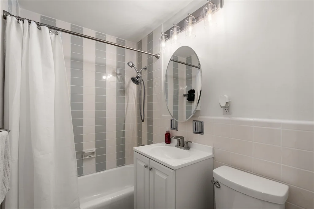 1 bed, 1 bath apartment for rent at 5050 Washington St Unit 216, West Roxbury — photo 5 of 14