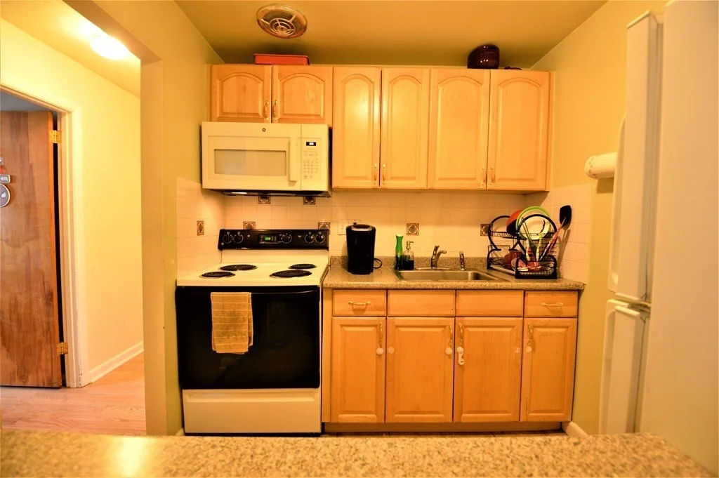 2 bed, 1 bath apartment for rent at 5050 Washington St Unit 450, Boston — photo 6 of 20