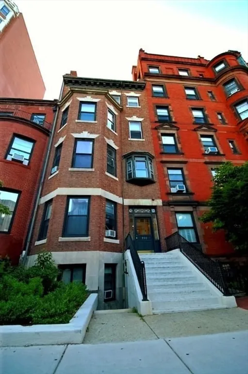 Studio bed, 1 bath apartment for rent at 506 Beacon St Unit 13, Back Bay — photo 4 of 5