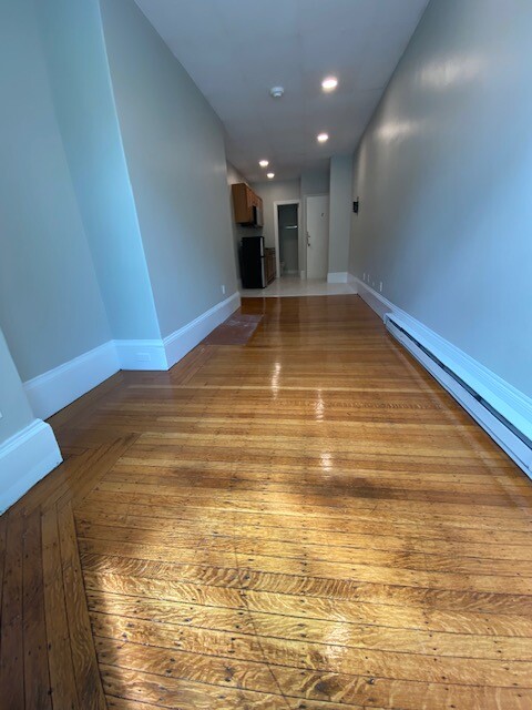 Studio bed, 1 bath apartment for rent at 506 Beacon St Unit 2, Back Bay — photo 5 of 10