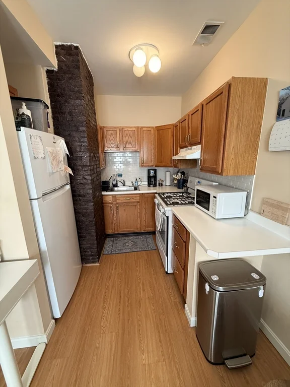 1 bed, 1 bath apartment for rent at 506 E 8th St Unit 2, South Boston — photo 4 of 6