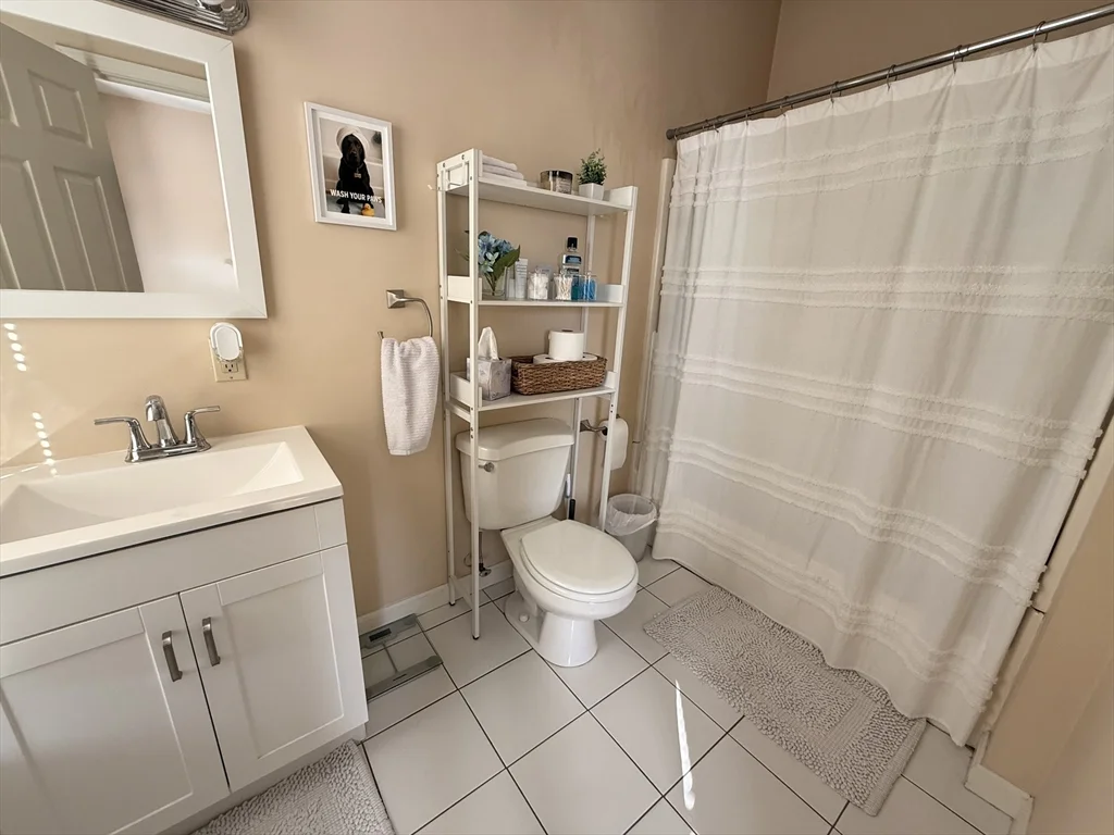 1 bed, 1 bath apartment for rent at 506 E 8th St Unit 2, South Boston — photo 2 of 6