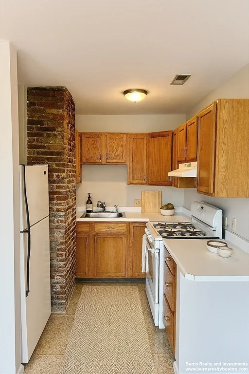 1 bed, 1 bath apartment for rent at 506 E 8th St Unit 3, South Boston — photo 3 of 9