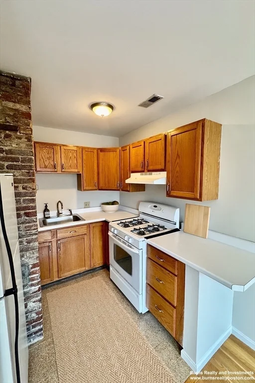 1 bed, 1 bath apartment for rent at 506 E 8th St Unit 3, South Boston — photo 2 of 9