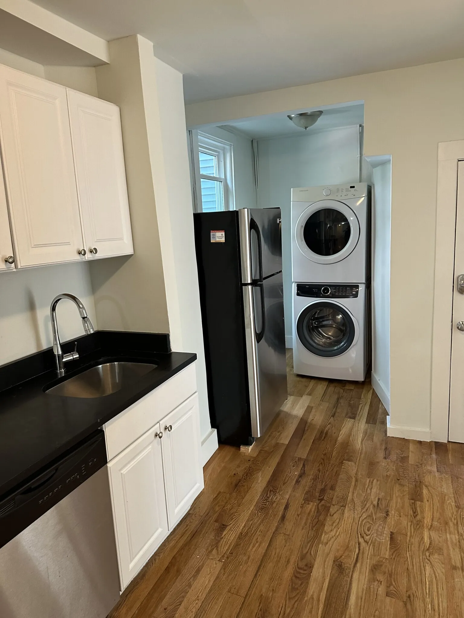 2 bed, 1 bath apartment for rent at 506 East Broadway Unit 4, South Boston — photo 4 of 13