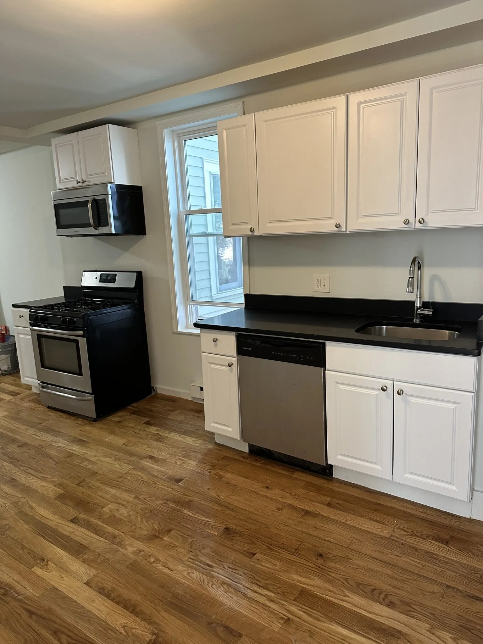 2 bed, 1 bath apartment for rent at 506 East Broadway Unit 4, South Boston — photo 3 of 13