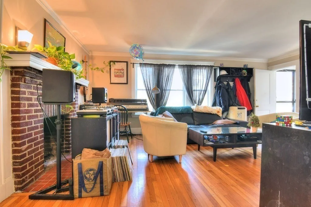 3 bed, 1 bath apartment for rent at 506 Washington St Unit A, Boston — photo 4 of 15
