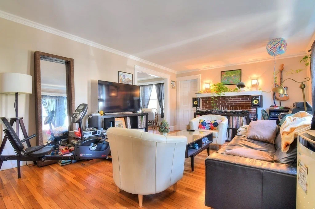 3 bed, 1 bath apartment for rent at 506 Washington St Unit A, Boston — photo 3 of 15