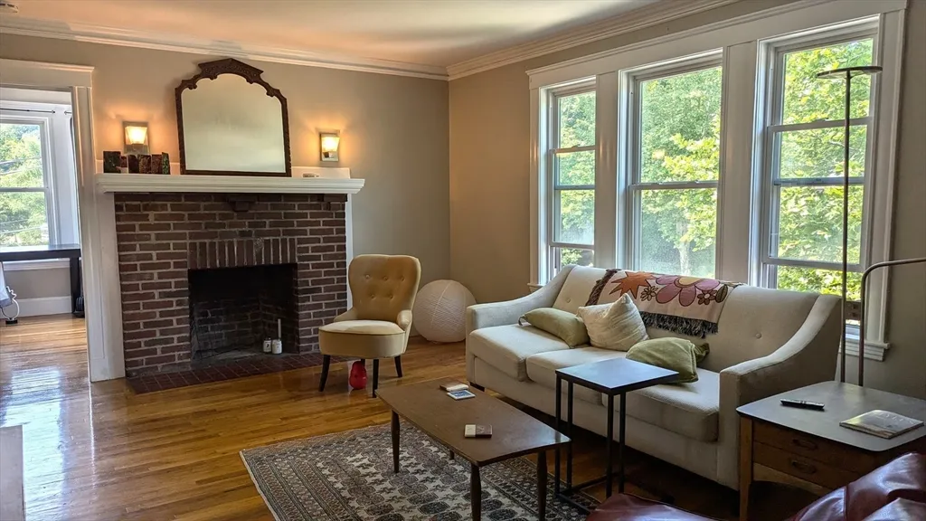 3 bed, 1 bath apartment for rent at 506 Washington St Unit B, Brighton — photo 3 of 13