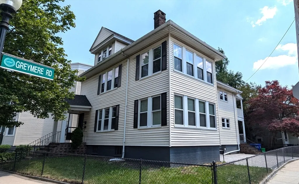 3 bed, 1 bath apartment for rent at 506 Washington St Unit B, Brighton — photo 2 of 13