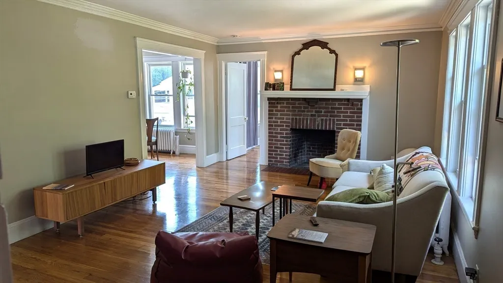 3 bed, 1 bath apartment for rent at 506 Washington St Unit B, Brighton — photo 4 of 13