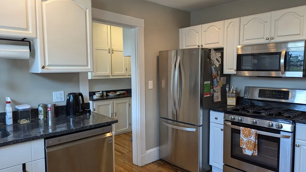 3 bed, 1 bath apartment for rent at 506 Washington St Unit B, Brighton — photo 5 of 13