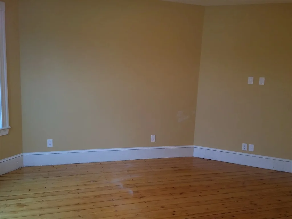 3 bed, 1 bath apartment for rent at 507 E 3rd St Unit 3, South Boston — photo 7 of 18